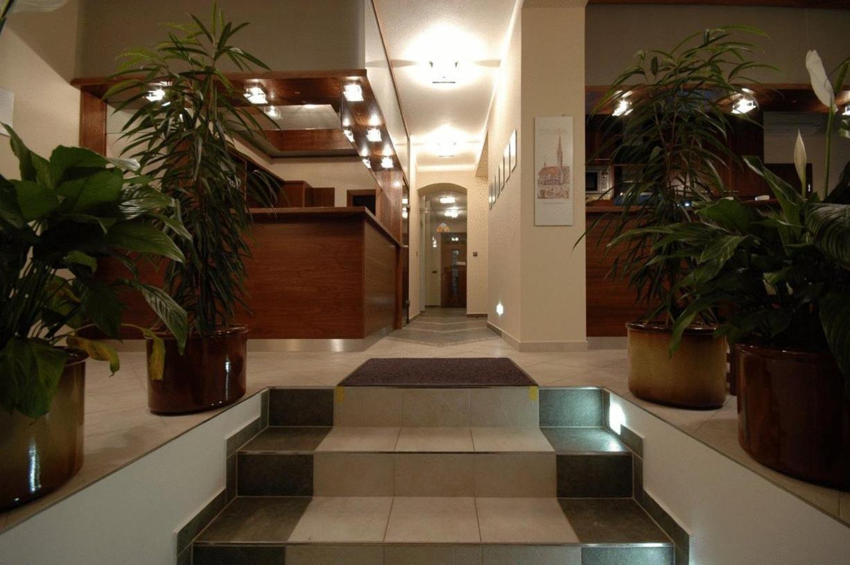 Hotel Penzion Na Hrade ออลอโมตซ์ ภายนอก รูปภาพ
