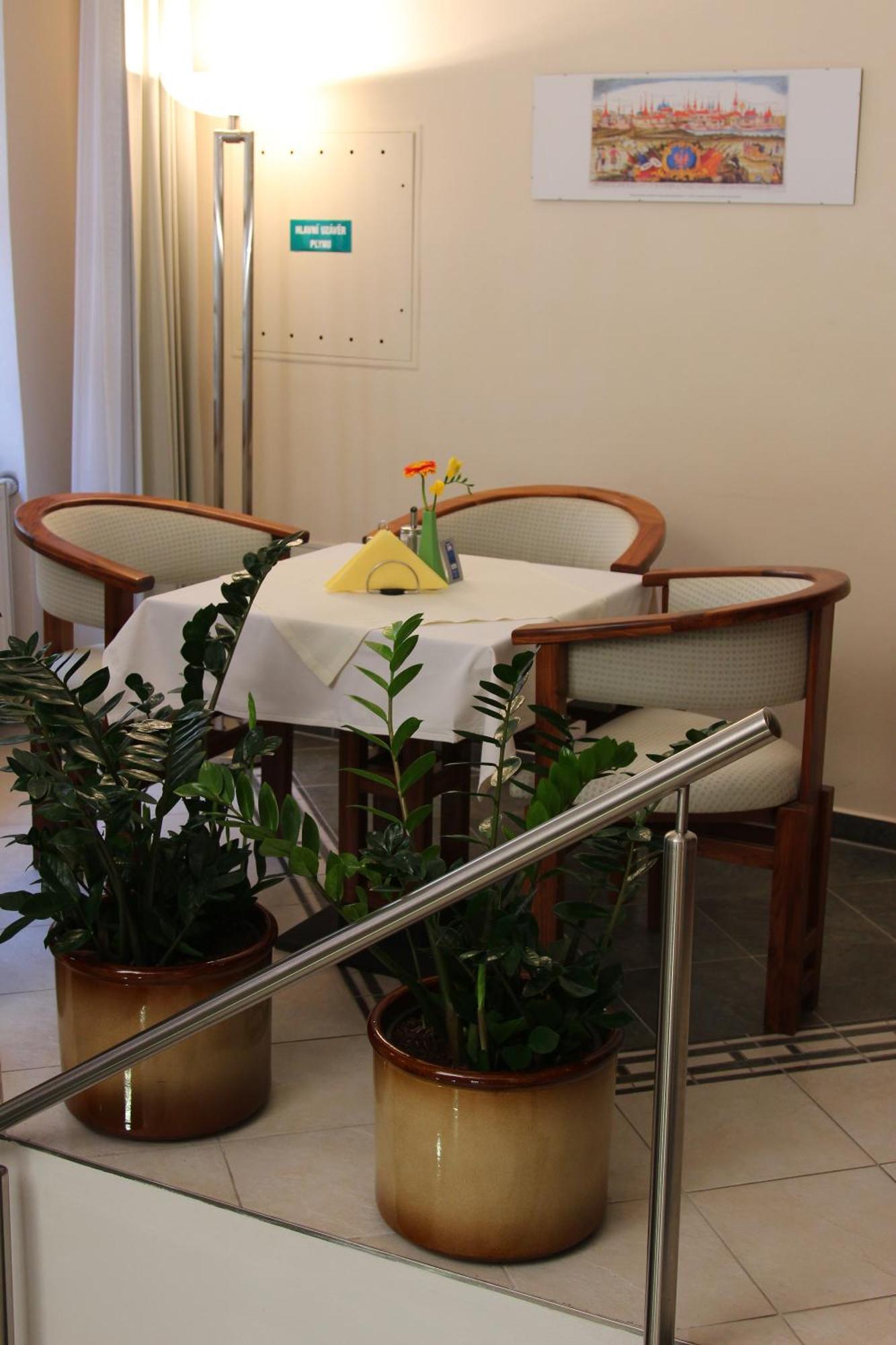 Hotel Penzion Na Hrade ออลอโมตซ์ ภายนอก รูปภาพ